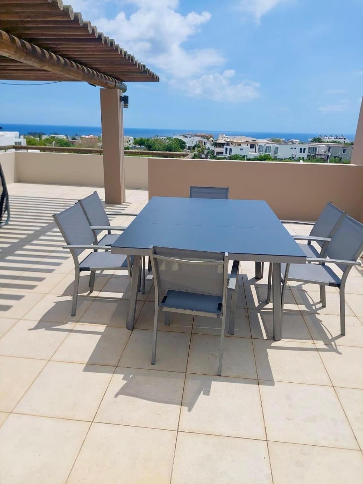 Stunning 3-Bedroom Apartment With Private Rooftop Terrace & Gorgeous Pool Flic-en-Flacq Buitenkant foto